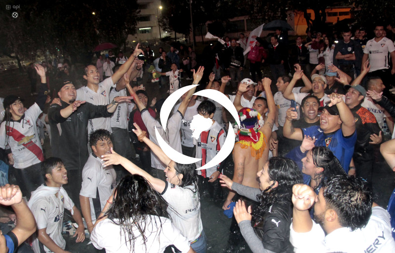 FBL-FESTEJOS-HINCHAS-LIGA-DE-QUITO