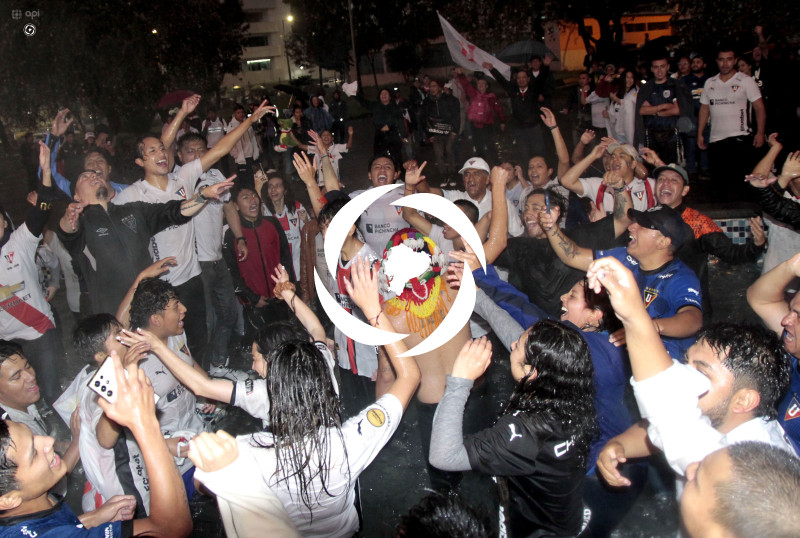 FBL-FESTEJOS-HINCHAS-LIGA-DE-QUITO