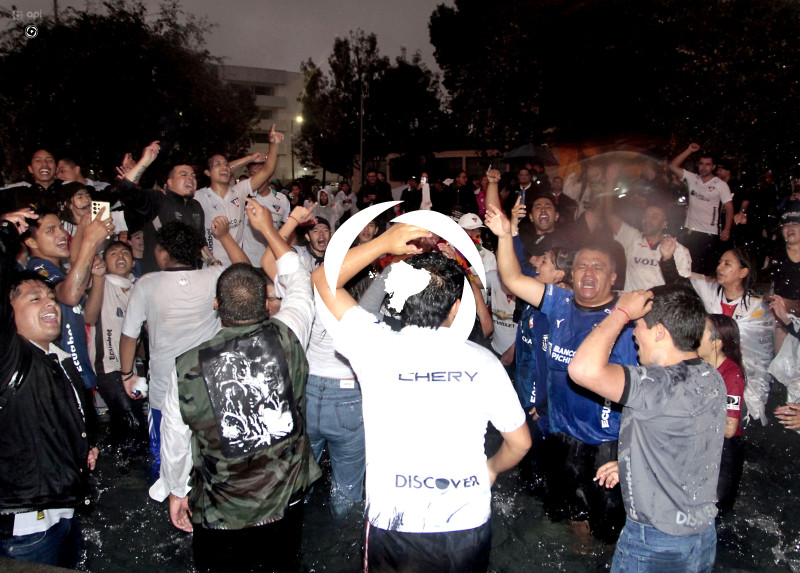 FBL-FESTEJOS-HINCHAS-LIGA-DE-QUITO