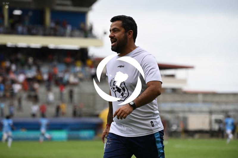 FBL-LIGA ECUABET-MANTA-VINO TINTO