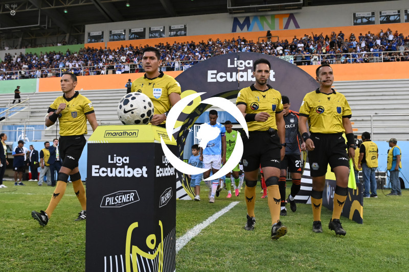 FBL-LIGA ECUABET-MANTA-EMELEC